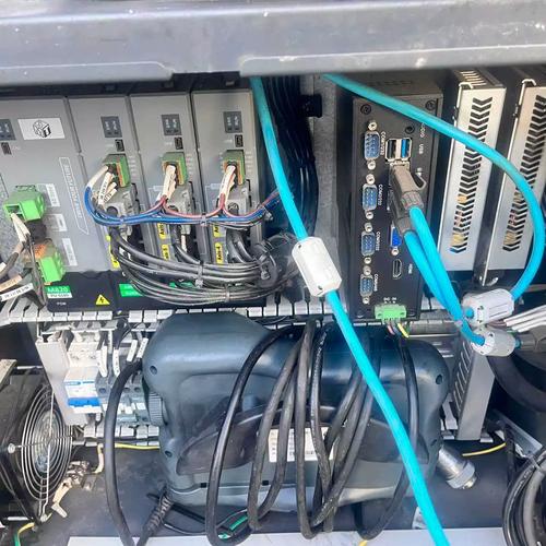 议价焊接机器人电柜 整套实物、维修与选型全指南